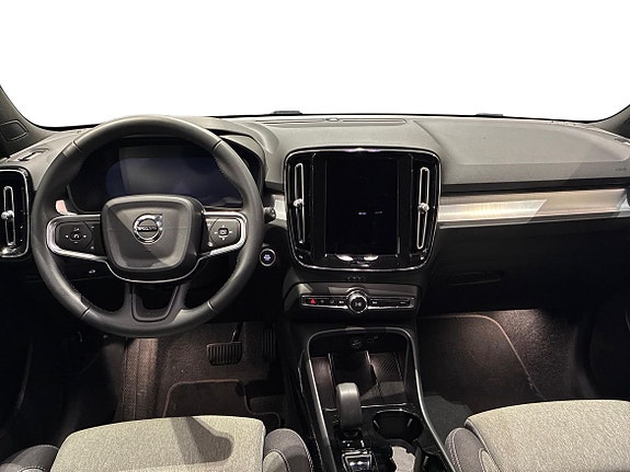 Volvo XC40 5 of 19