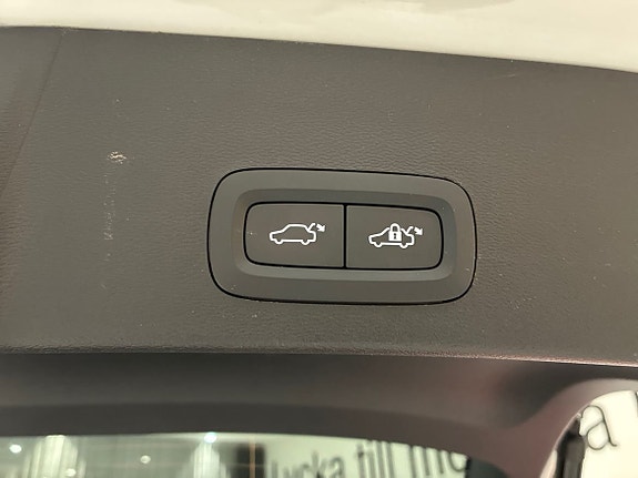Volvo XC40 14 of 19