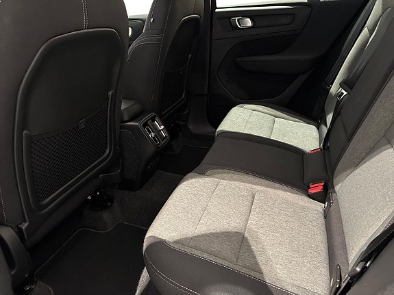 Volvo XC40 6 of 19