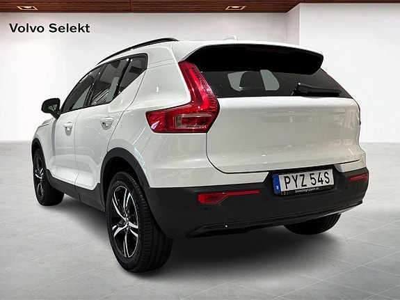 Volvo XC40 2 of 19