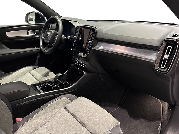 Volvo XC40 4 of 19