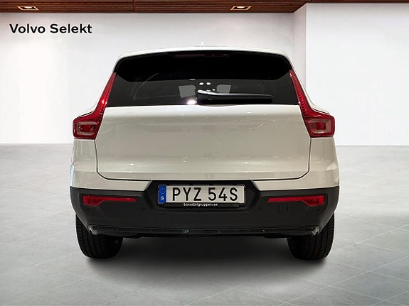 Volvo XC40 7 of 19