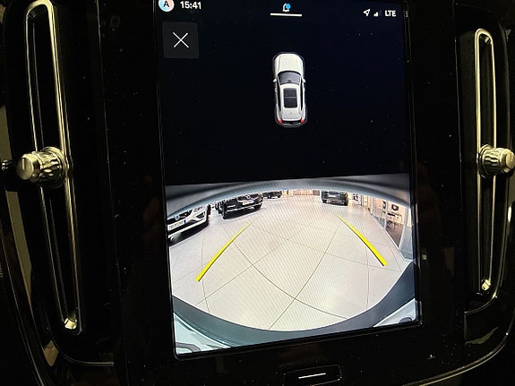 Volvo XC40 15 of 19