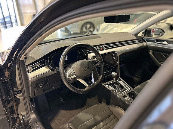 Volkswagen Passat 8 of 17