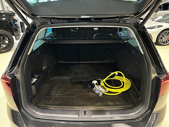 Volkswagen Passat 5 of 17