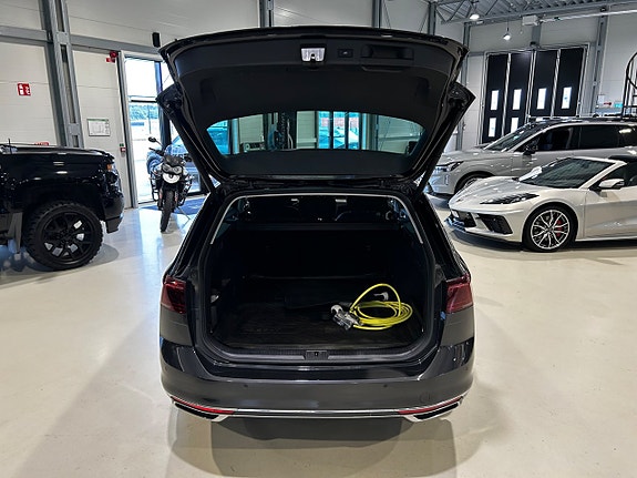 Volkswagen Passat 4 of 17
