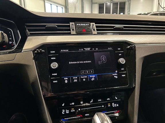 Volkswagen Passat 14 of 17