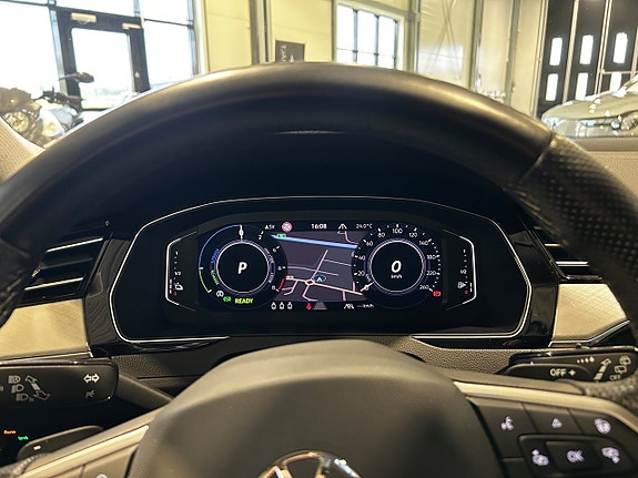 Volkswagen Passat 11 of 17
