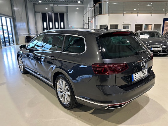 Volkswagen Passat 6 of 17