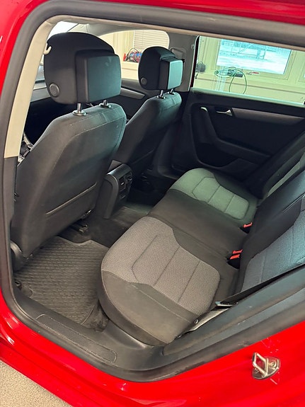 Volkswagen Passat 7 of 11