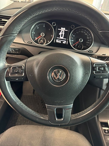 Volkswagen Passat 9 of 11