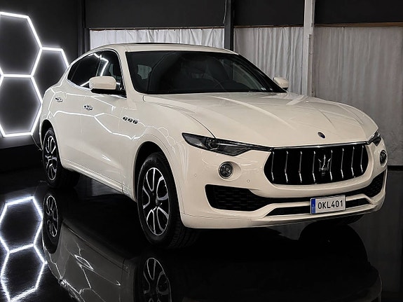 Maserati Levante 3 of 22