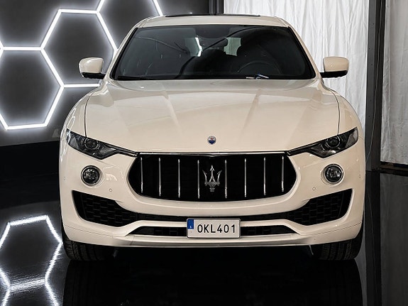 Maserati Levante 2 of 22