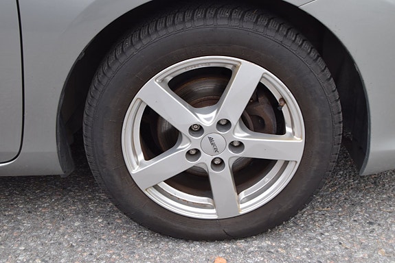 Toyota Auris 23 of 23
