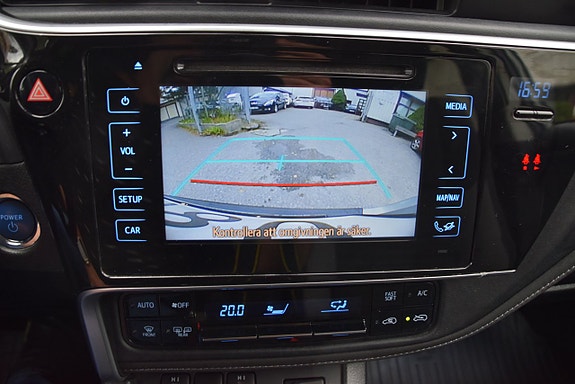 Toyota Auris 12 of 23