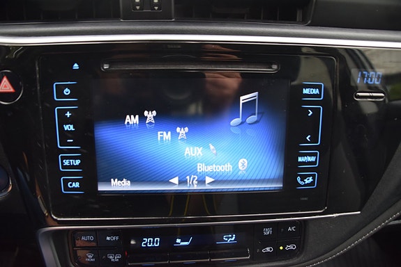 Toyota Auris 14 of 23