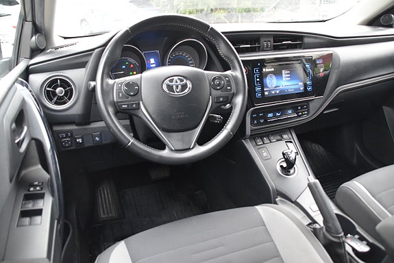Toyota Auris 7 of 23
