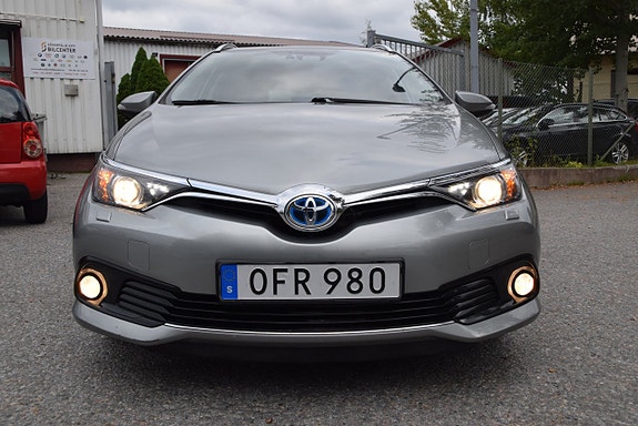 Toyota Auris 2 of 23