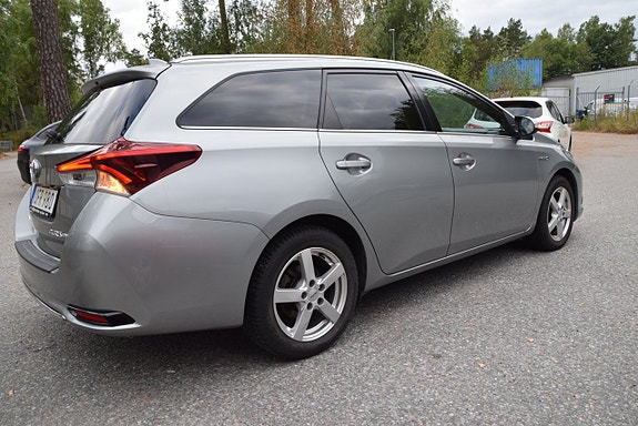 Toyota Auris 5 of 23
