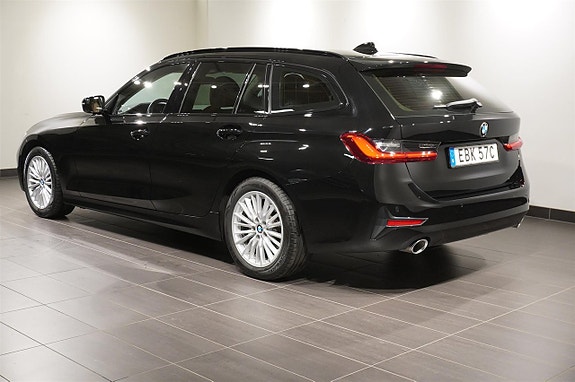 BMW 320d 3 of 12