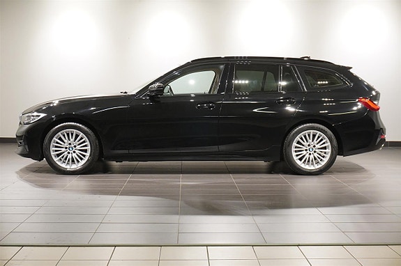 BMW 320d 2 of 12