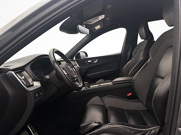 Volvo XC60 12 of 30