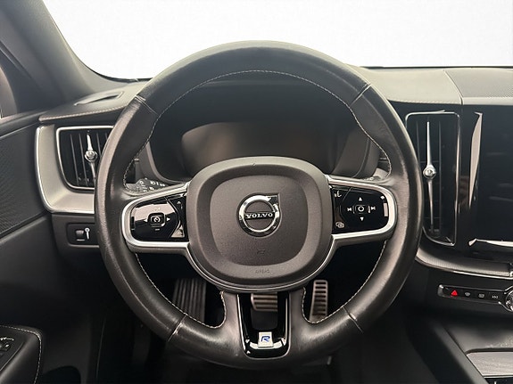 Volvo XC60 14 of 30