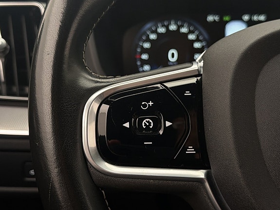 Volvo XC60 15 of 30