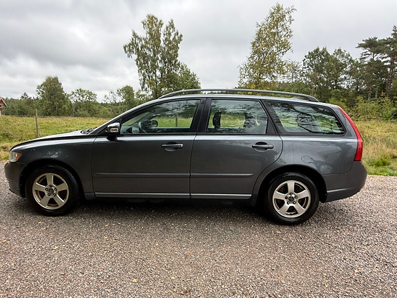 Volvo V50 2 of 9