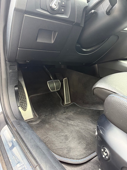 BMW 330d 9 of 15