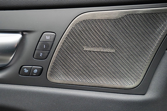 Volvo XC60 12 of 26
