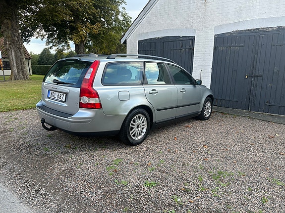 Volvo V50 2 of 19