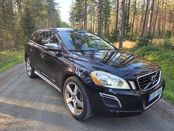 Volvo XC60 2 of 10