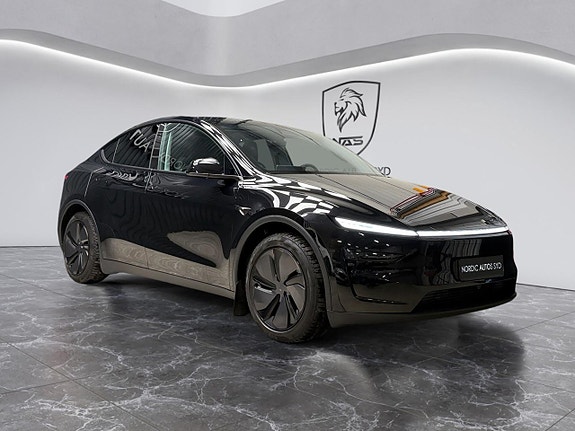 Tesla Model Y 8 of 25