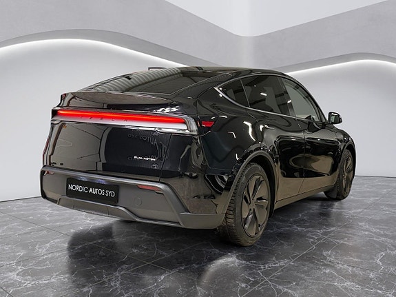 Tesla Model Y 6 of 25