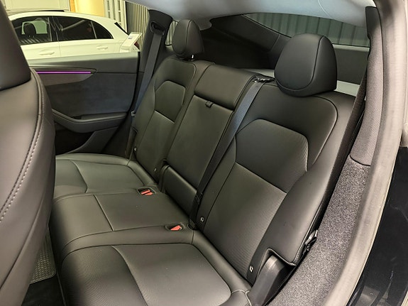 Tesla Model Y 15 of 25
