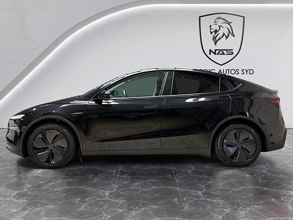 Tesla Model Y 3 of 25