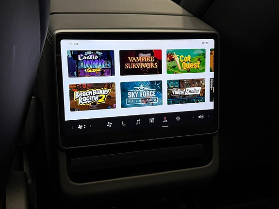 Tesla Model Y 18 of 25