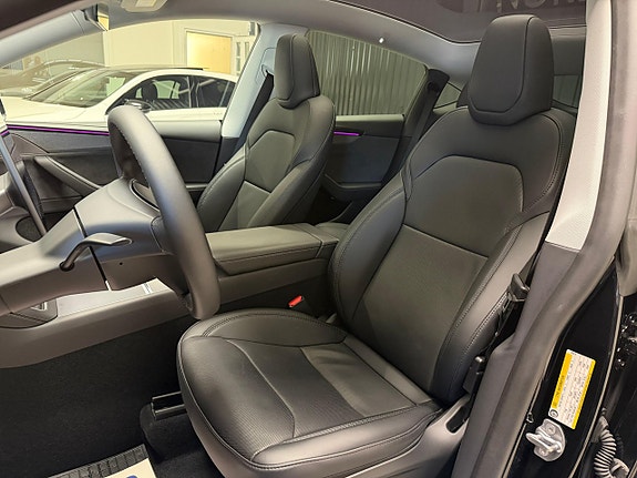 Tesla Model Y 13 of 25