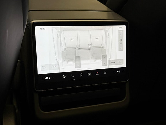 Tesla Model Y 17 of 25