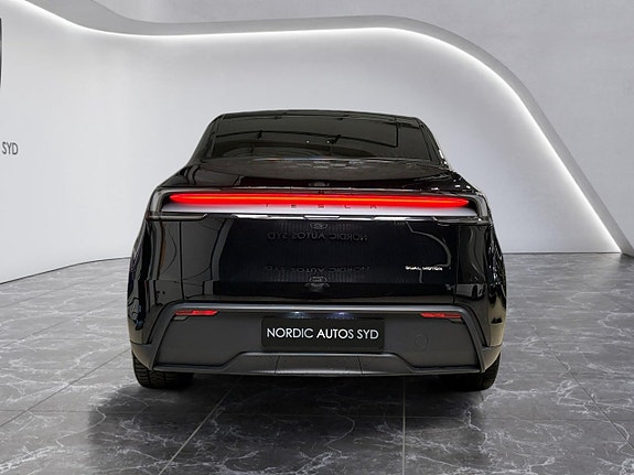 Tesla Model Y 5 of 25