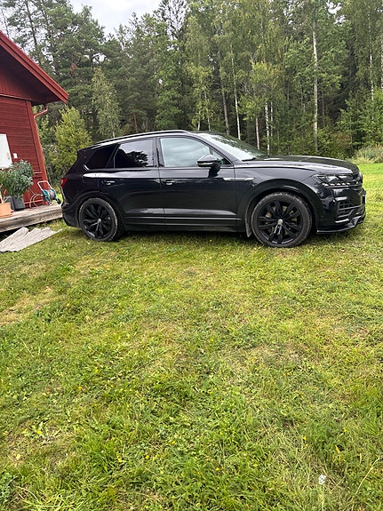 Volkswagen Touareg 2 of 5