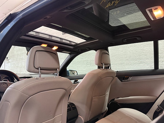 Mercedes-Benz C200 12 of 20
