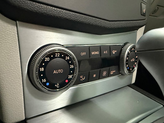 Mercedes-Benz C200 17 of 20