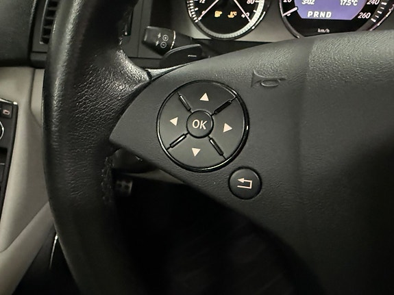 Mercedes-Benz C200 15 of 20