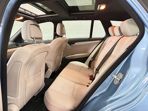 Mercedes-Benz C200 11 of 20