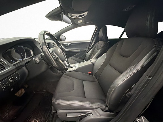 Volvo S60 Cross Country 13 of 28
