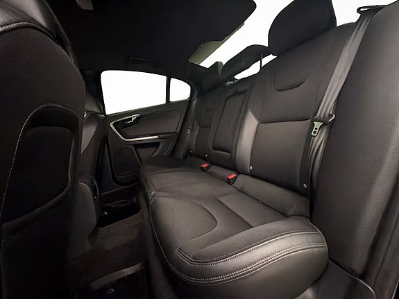 Volvo S60 Cross Country 11 of 28
