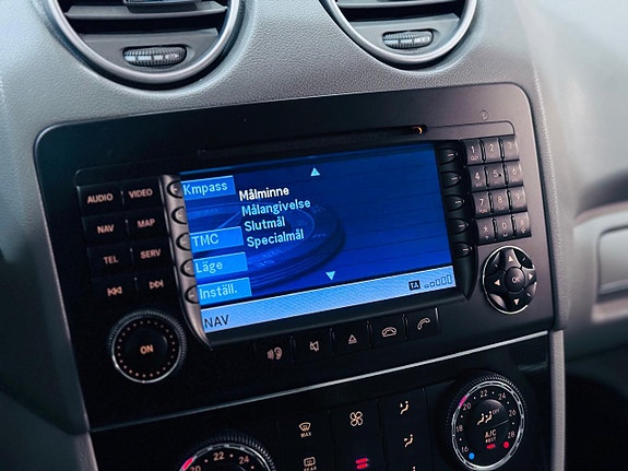 Mercedes-Benz ML320 12 of 18