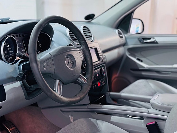 Mercedes-Benz ML320 9 of 18